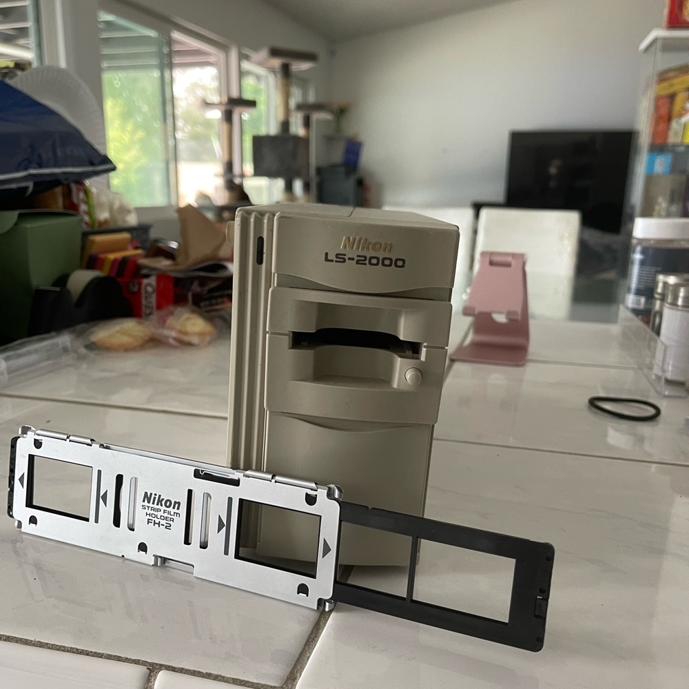 Nikon LS-2000 35mm Film Scanner w/ IA-20 & MA-20 Adapters